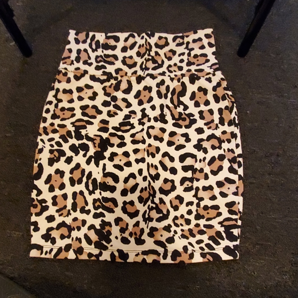 Leopard pencil skirt